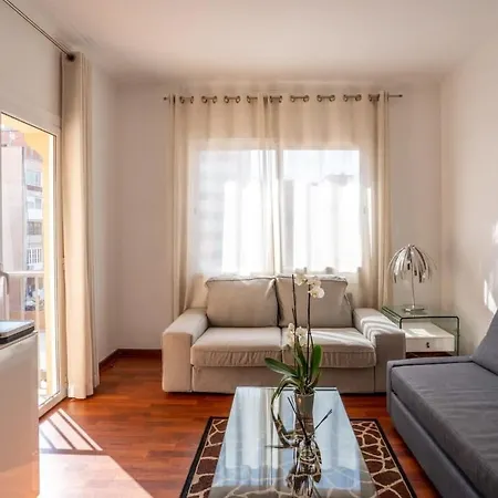 Apartment Eixample - Bright And Modern 4bd Only For Families Or Business Groups